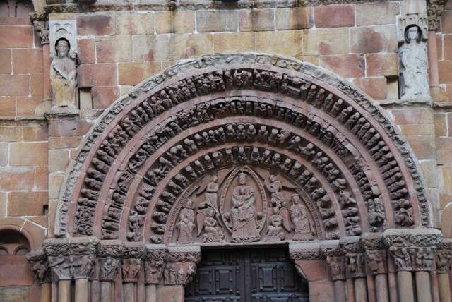 De la Basílica a la Catedral Gótica. - Chartres: Arte, espiritualidad y esoterismo. (5)